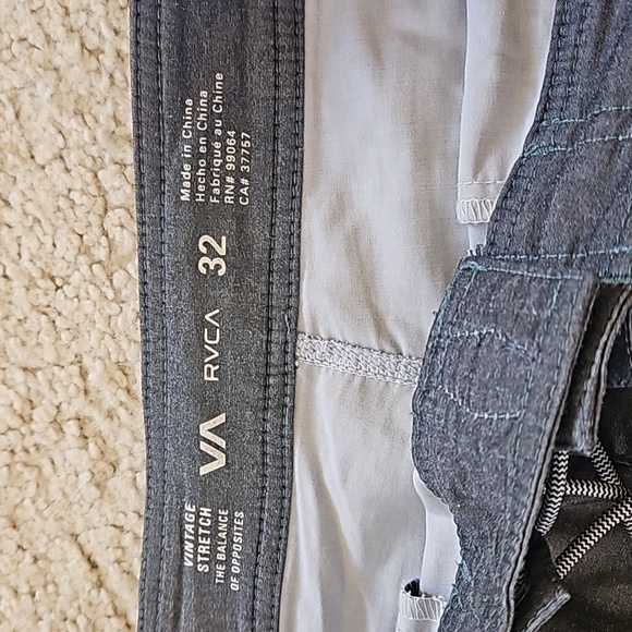 RVCA - Picture 5 of 10